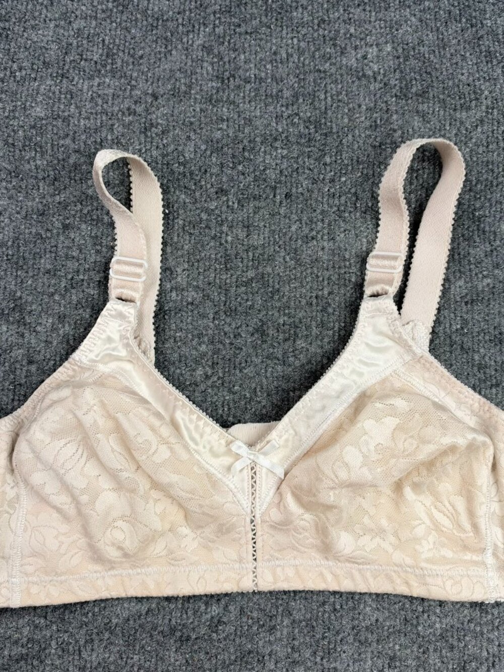 Bali Womens Wirefree Bra 38B Beige Floral Lace Non Wired Style 3372 AS IS Flaw